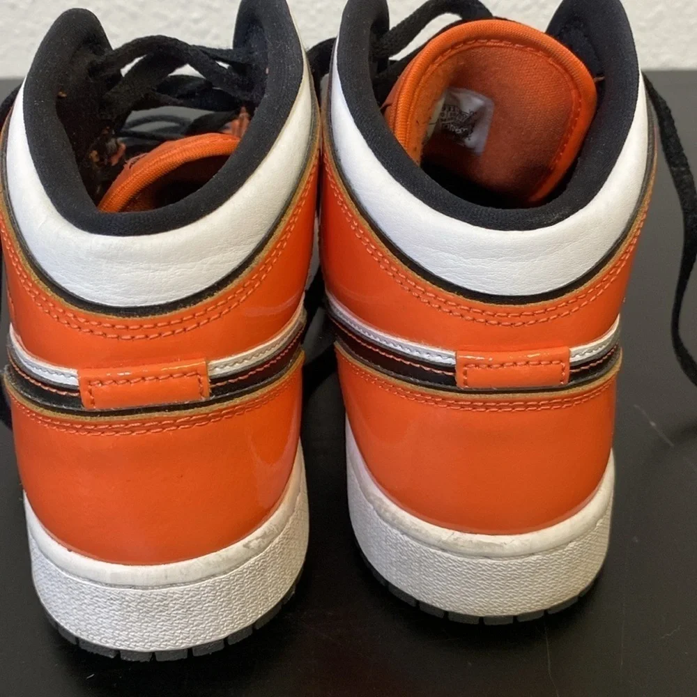 Nike Air Jordan 1 Mid SE Turf Orange / Black White DD6834-802 Size 5.5